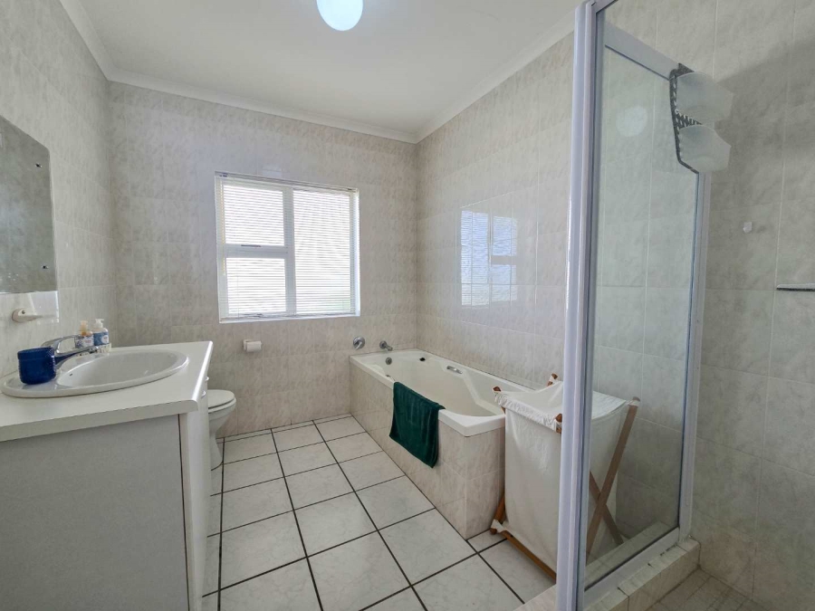 5 Bedroom Property for Sale in Stilbaai Wes Western Cape